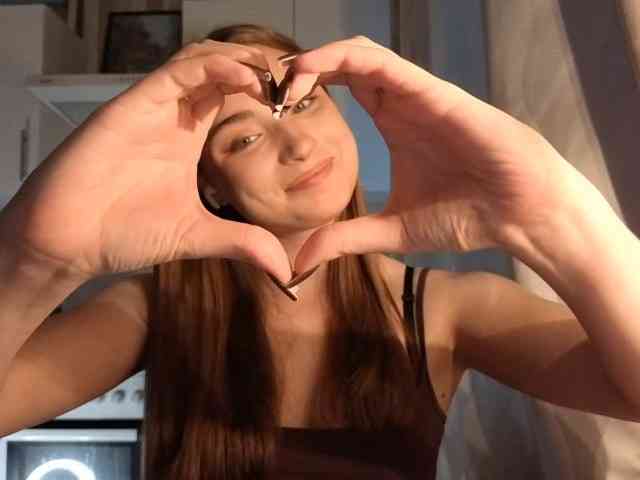 ChristiaPettet webcam