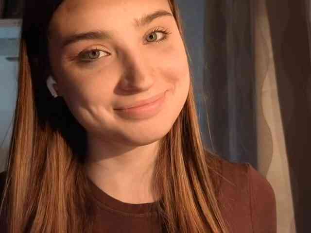 ChristiaPettet webcam