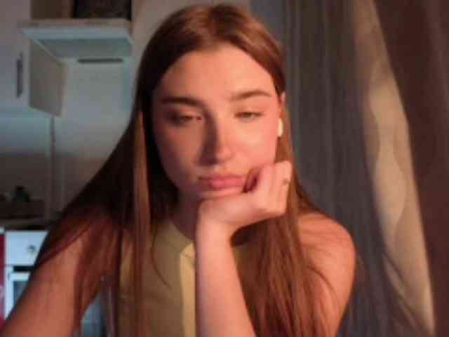 ChristiaPettet webcam