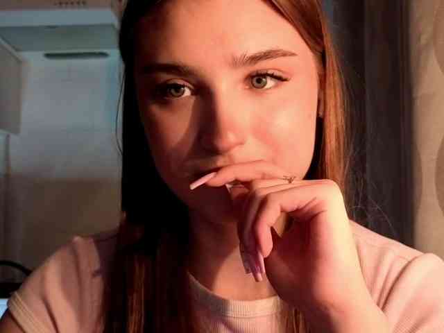 ChristiaPettet webcam