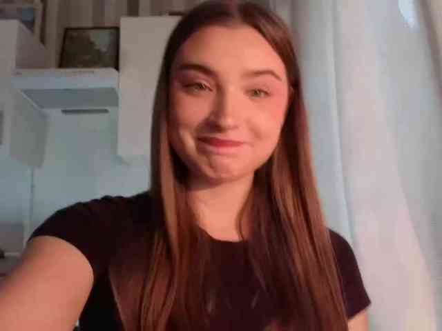 ChristiaPettet webcam