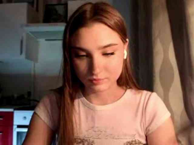 ChristiaPettet webcam