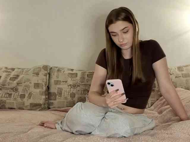 ChristiaPettet webcam