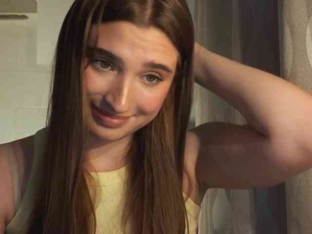 ChristiaPettet webcam