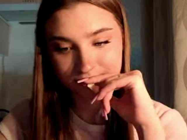 ChristiaPettet webcam