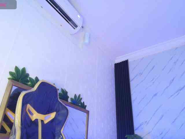camiiraux Live Webcam on BongaCams