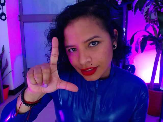 Miss_Saralovens