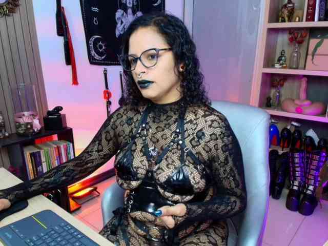 Miss_Saralovens webcam