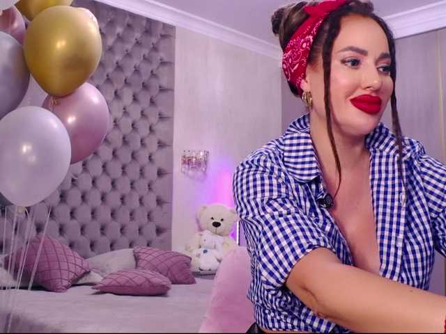 TianaPosh live cam preview