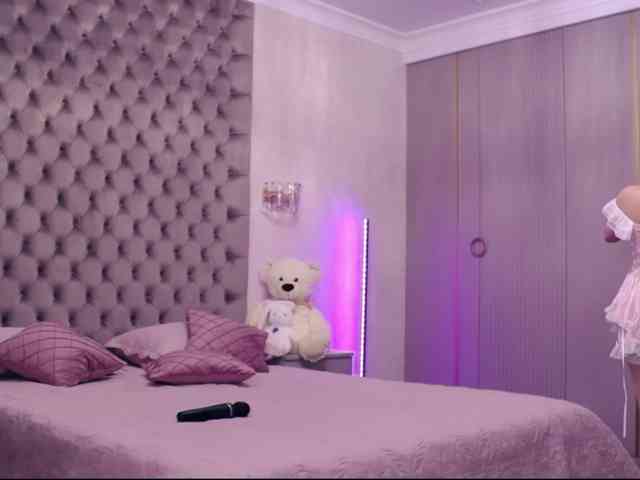 TianaPosh webcam