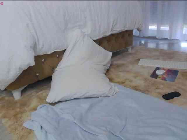 golden-caroline webcam