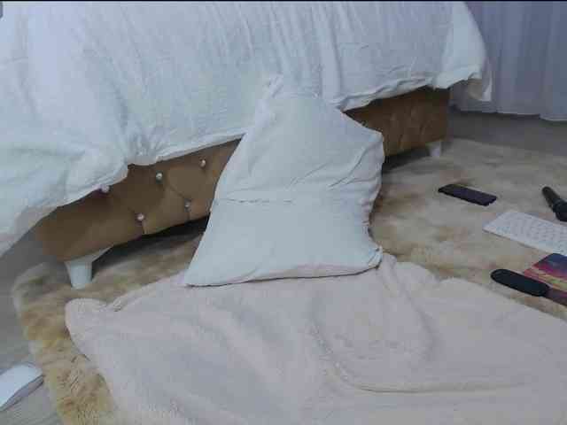 golden-caroline webcam