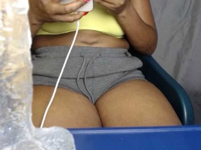 Sexy-petitqueen live cam on BongaCams
