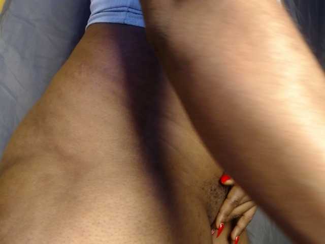 Sexy-petitqueen live cam on BongaCams