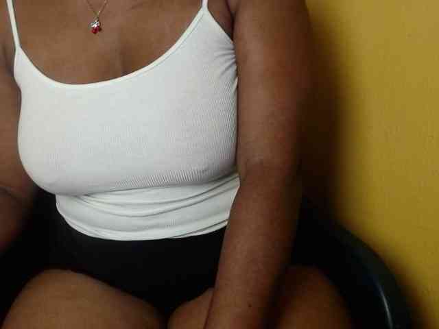 Sexy-petitqueen webcam