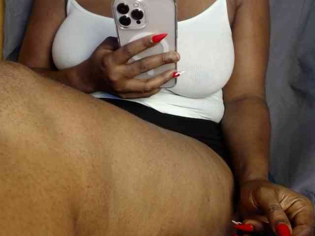 Sexy-petitqueen webcam
