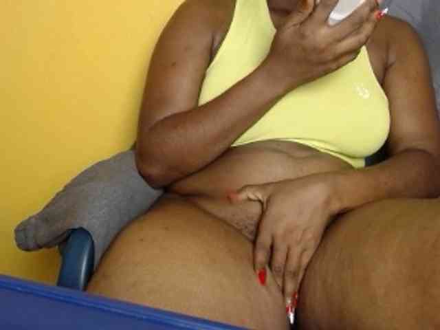 Sexy-petitqueen webcam