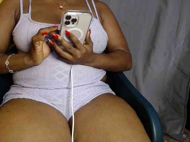 Sexy-petitqueen webcam