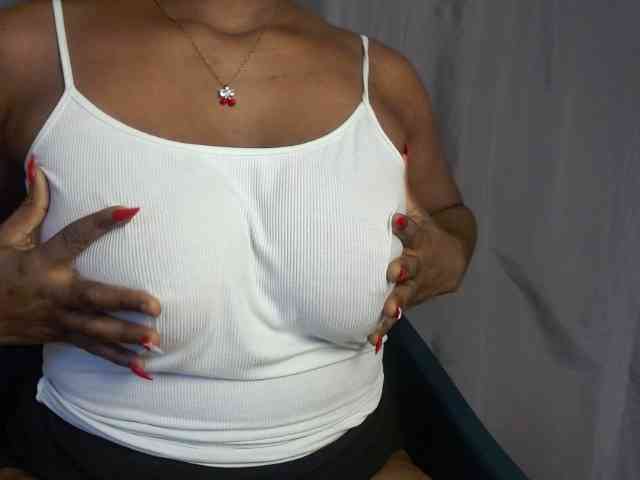 Sexy-petitqueen webcam