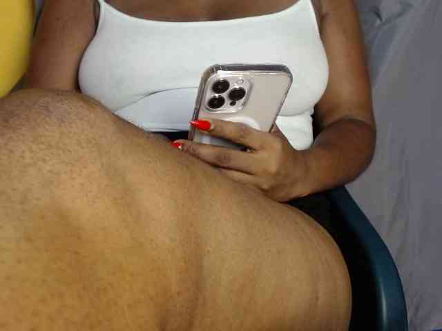 Sexy-petitqueen webcam