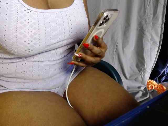 Sexy-petitqueen webcam