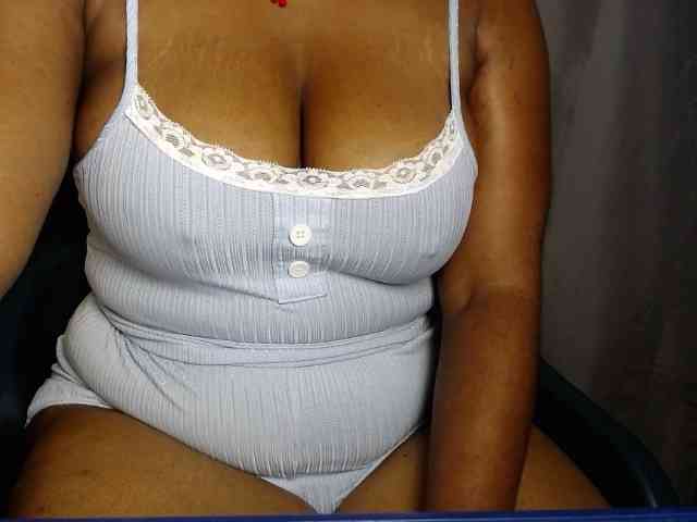 Sexy-petitqueen webcam