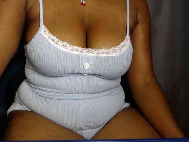 Sexy-petitqueen webcam