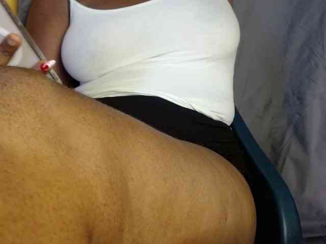 Sexy-petitqueen webcam