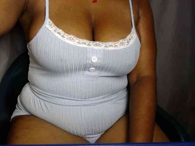 Sexy-petitqueen webcam