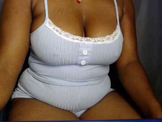 Sexy-petitqueen webcam