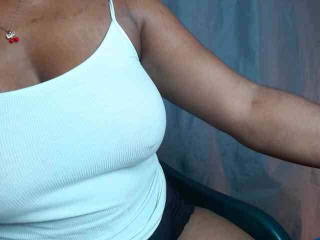 Sexy-petitqueen webcam