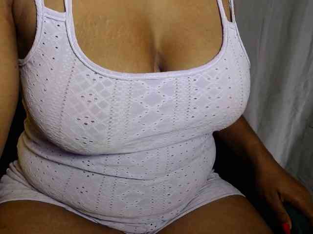Sexy-petitqueen webcam