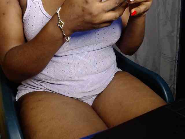 Sexy-petitqueen webcam