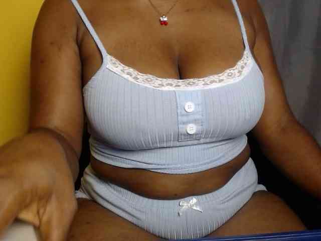 Sexy-petitqueen webcam
