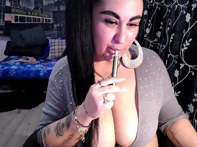 NaturalWoman live cam on BongaCams