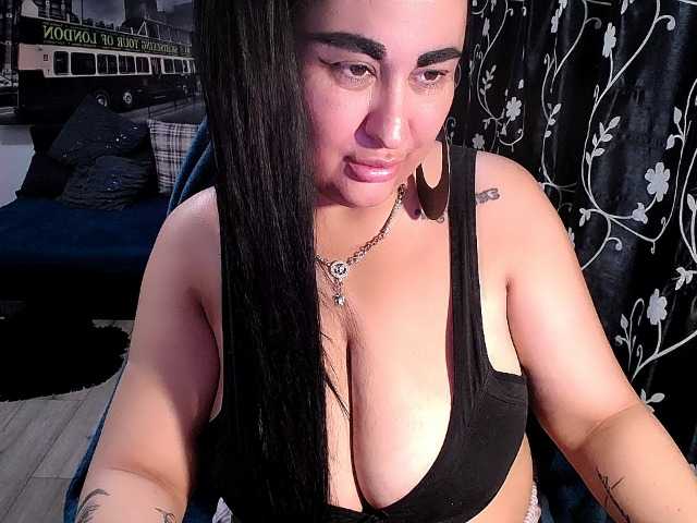 NaturalWoman live cam on BongaCams