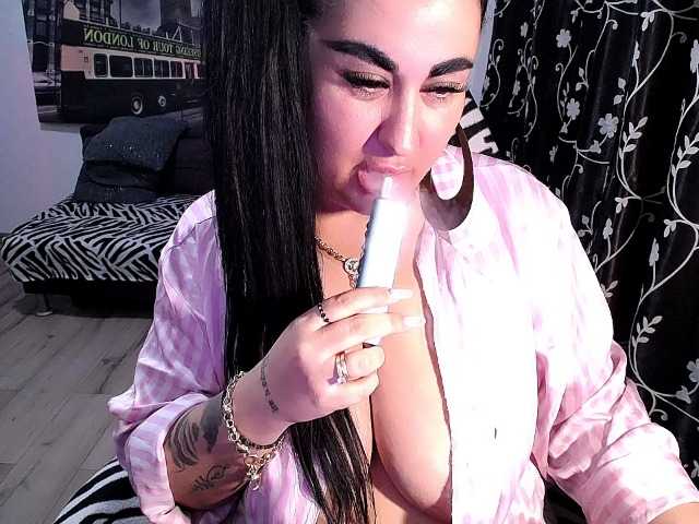 NaturalWoman, en vivo ahora en BongaCams