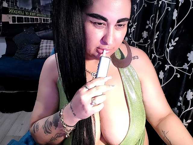 NaturalWoman live cam on BongaCams