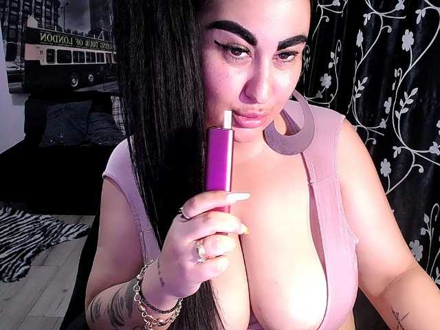NaturalWoman live cam on BongaCams