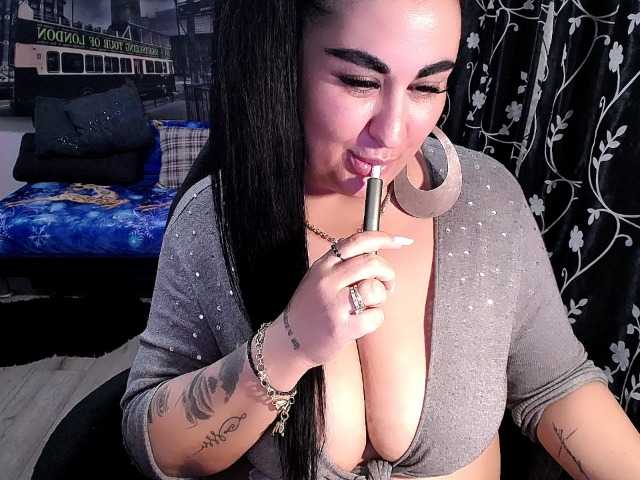 NaturalWoman live cam on BongaCams