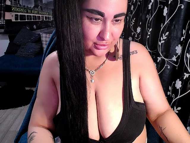 NaturalWoman live cam on BongaCams