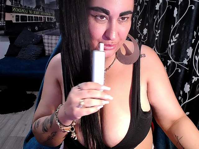 NaturalWoman live cam on BongaCams