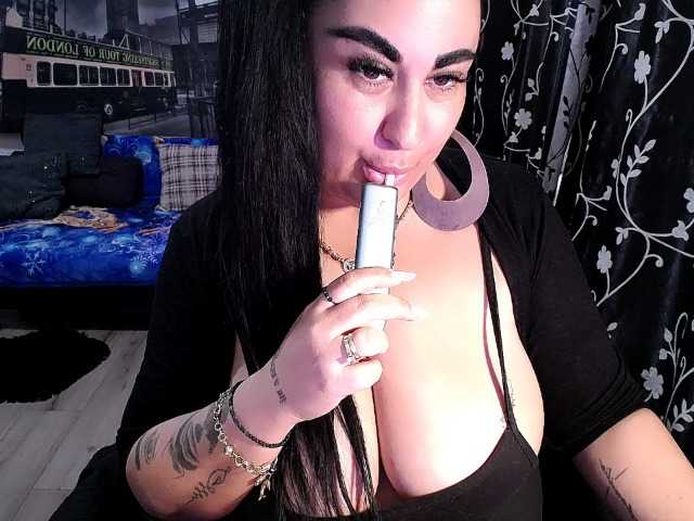 NaturalWoman live cam on BongaCams