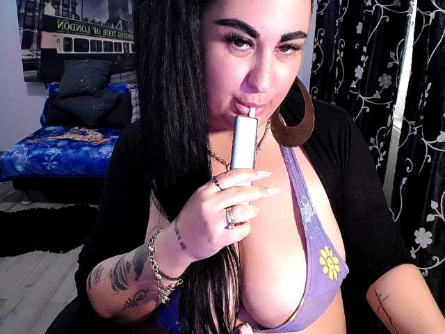 NaturalWoman live cam on BongaCams