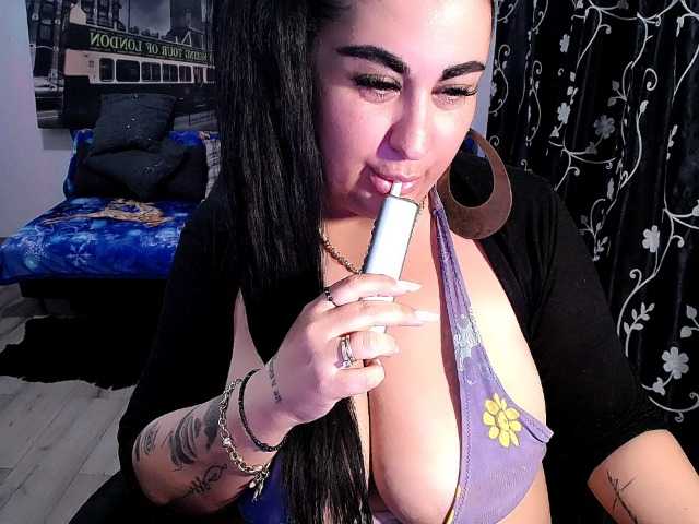 NaturalWoman live cam on BongaCams