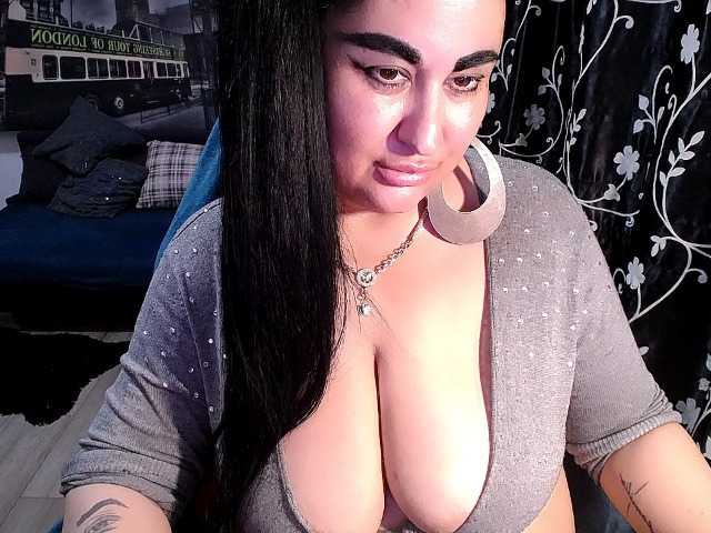 NaturalWoman live cam on BongaCams