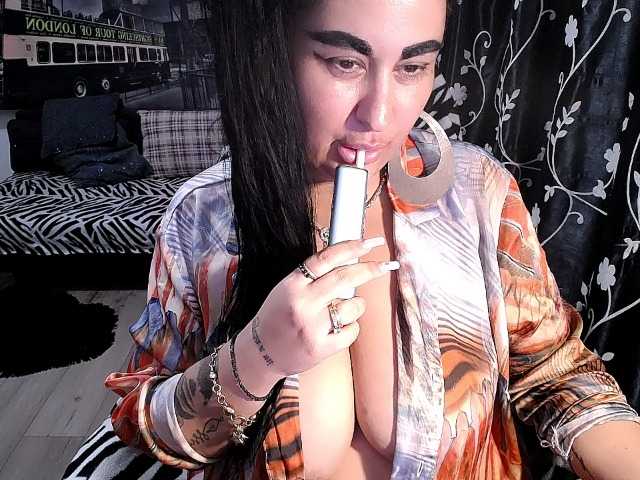 NaturalWoman live cam on BongaCams
