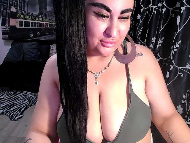 NaturalWoman live cam on BongaCams