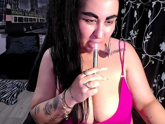 NaturalWoman live cam on BongaCams