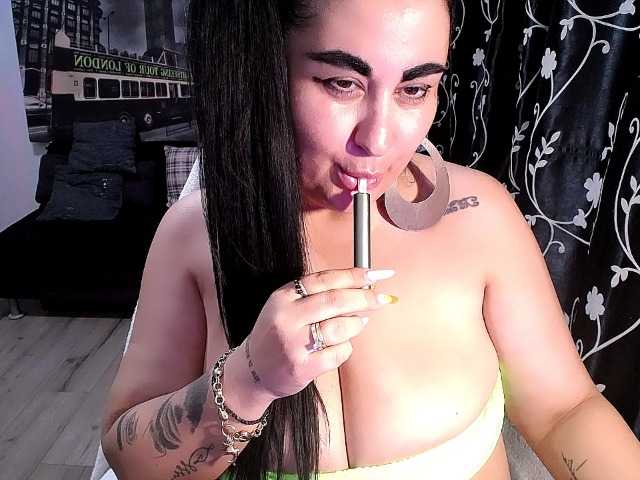 NaturalWoman live cam on BongaCams